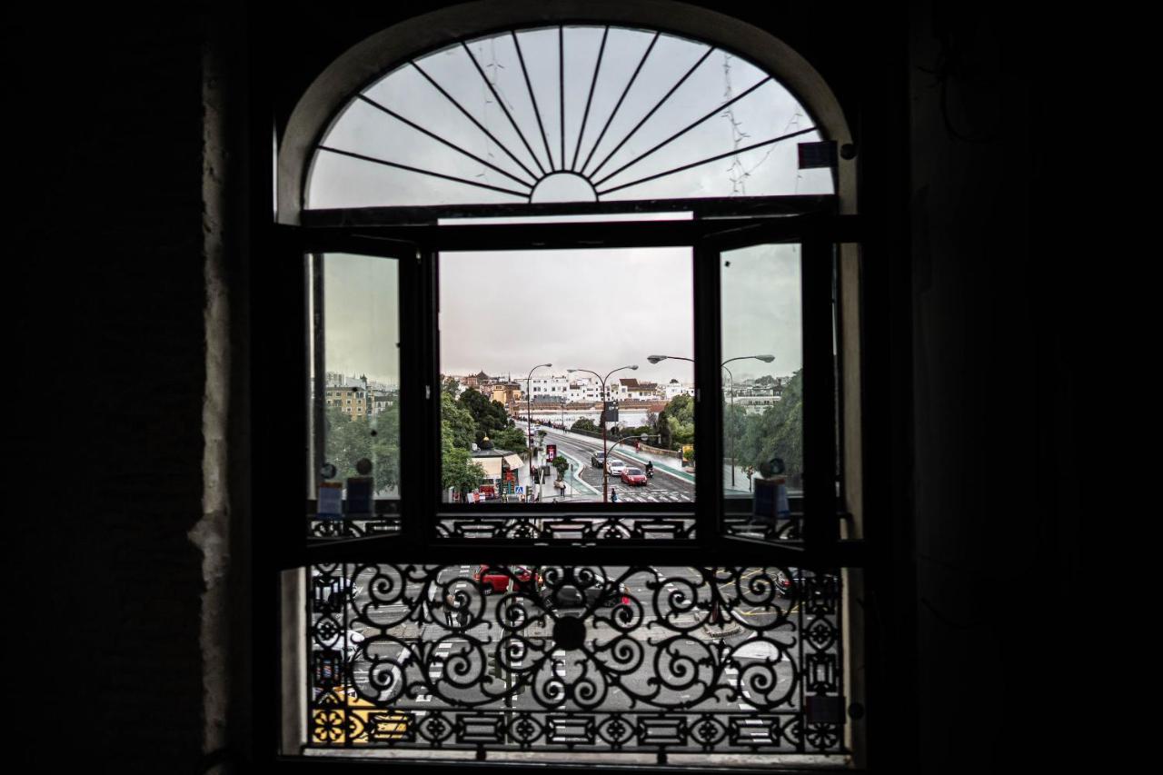 Hotel Lobby Севилья Экстерьер фото View from the window of the palace